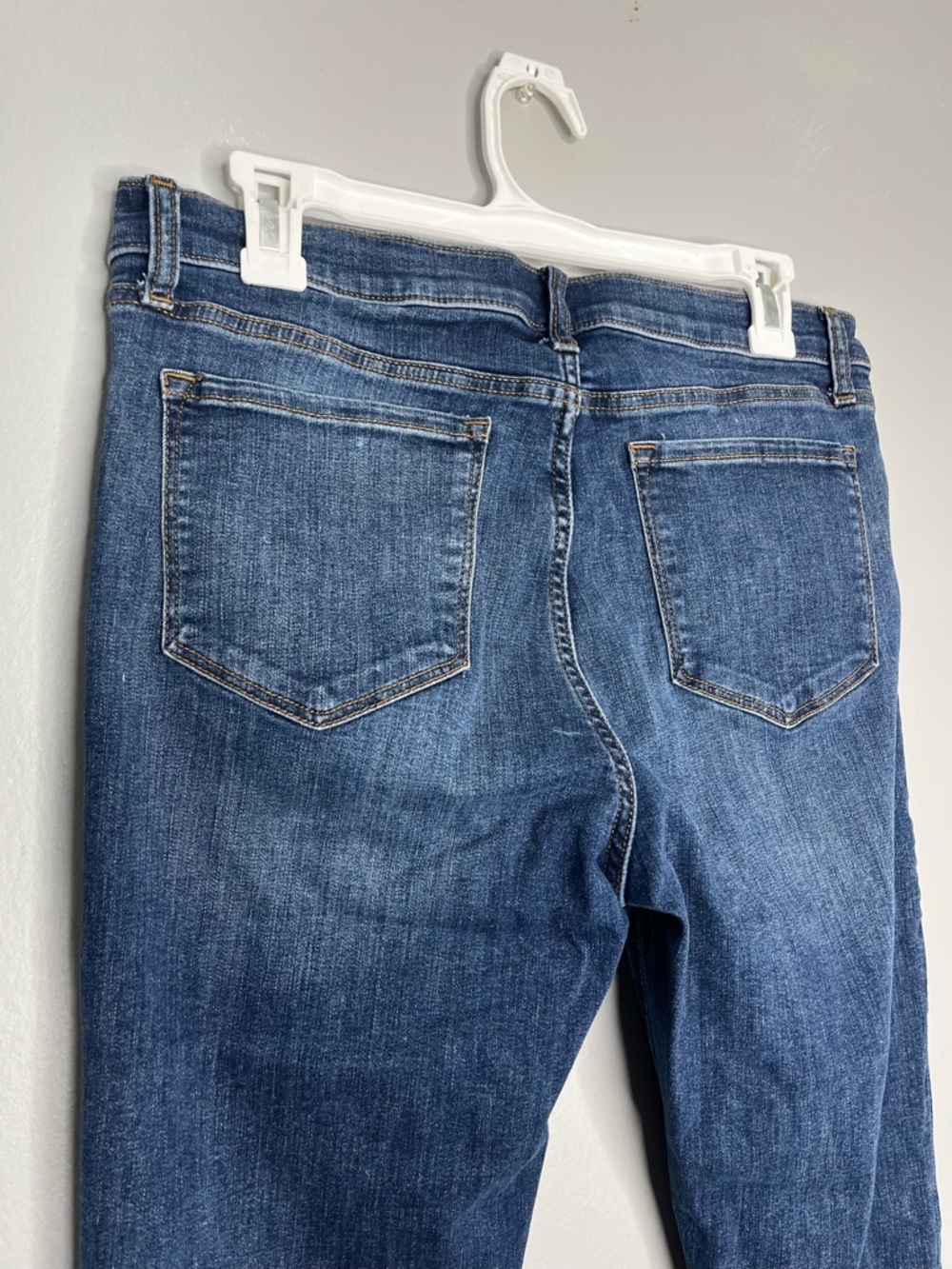 Banana Republic Women’s Blue Medium Wash Sculpt Skinny Jeans - Picture 5 of 9